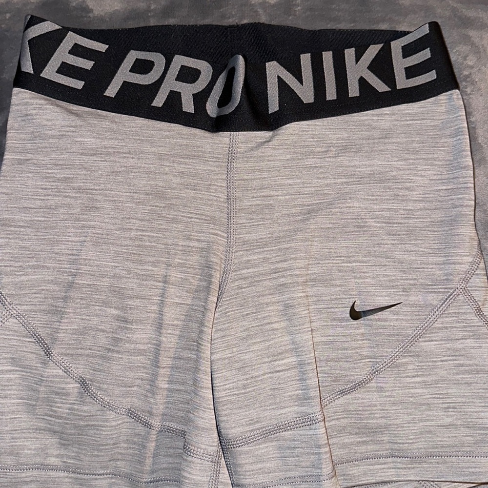 GREY NIKE PRO SIZE SMALL